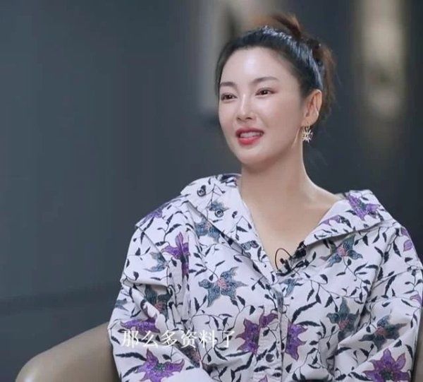  万茜|拆穿万茜、狠怼宁静，被称明星照妖镜的毒舌主持，终于遇到对手了