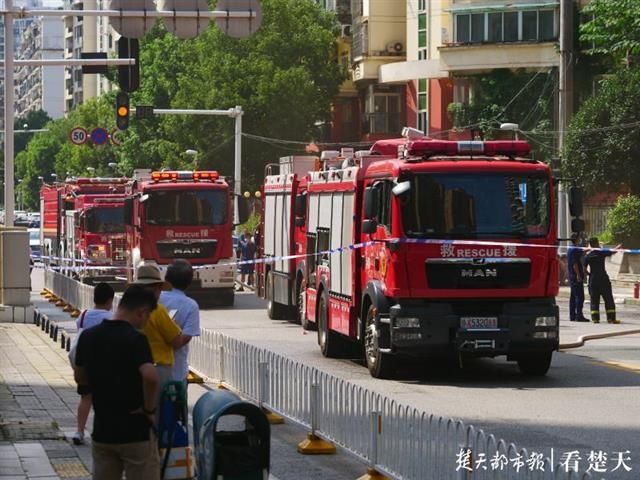  人员伤亡|武昌兴国北路一餐馆起火，无人员伤亡