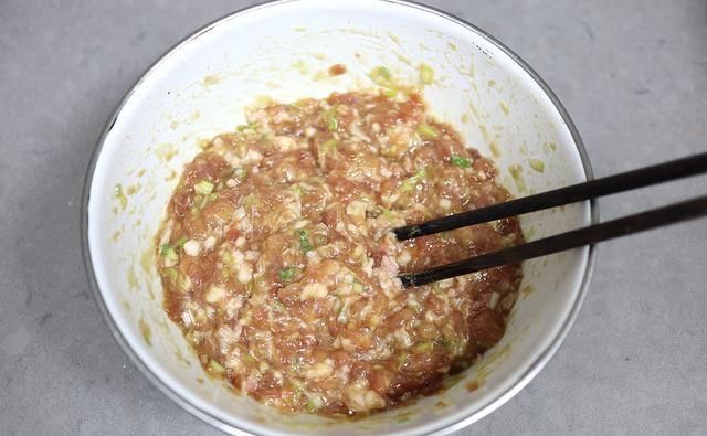  三伏天|三伏天，用这些菜做蒸饺，8分钟出锅，柔软香嫩，手抓着吃更过瘾