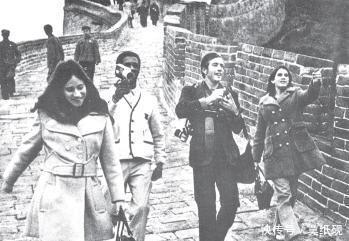 中国|40多年前站在长城上,那个中国首位喝可乐的男孩,现在怎么样了?