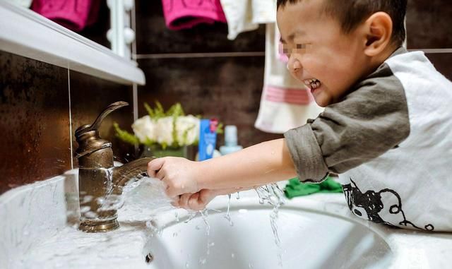 小朋友|熊孩子扯断别人项链,得知价格不菲!宝妈:我只赔五百块钱