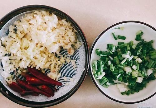 小食|焦香鸡翅这样做出来，风味独特，口感胶黏，午间惬意的下酒小食