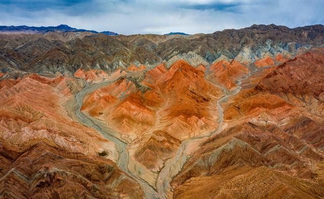  湖水|大柴旦：五彩谷天地雄奇之峻，翡翠湖水云婉约之华，柴达木探秘4