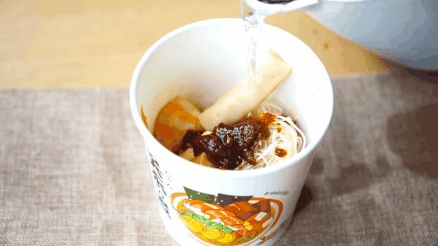 泡面|温州便利店的这些新奇泡面,我们测评后发现ZUI好吃的竟然是……