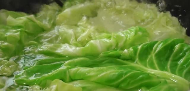 鸡蛋|1个包菜,加2个鸡蛋,营养美味,不用刀切不用炒,香辣开胃太过瘾