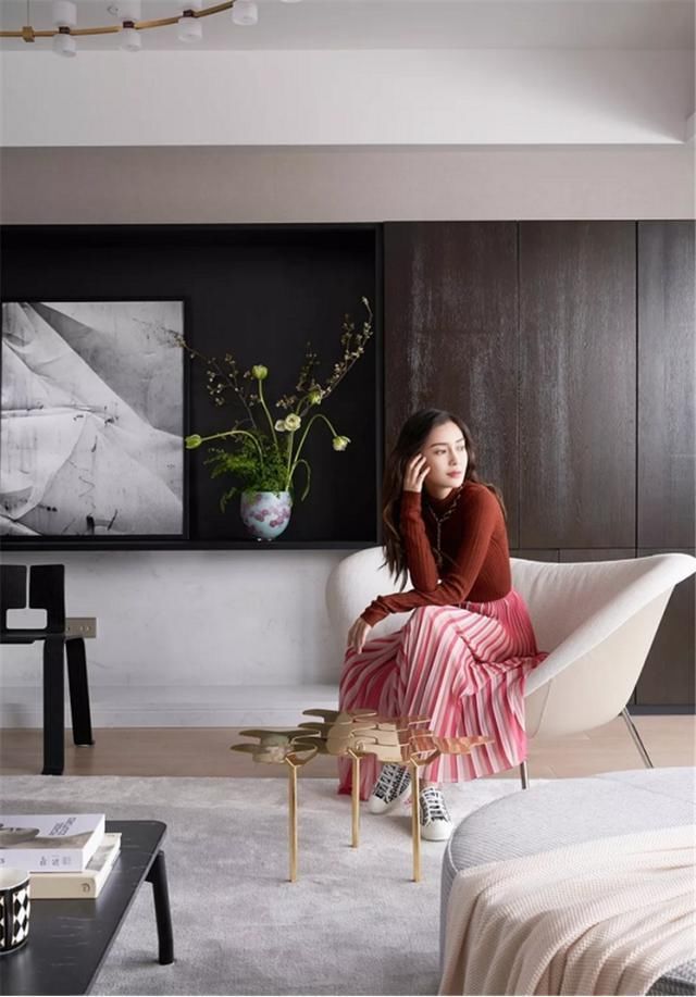  窗外|黄晓明夫妻4亿豪宅，落地窗当电视墙，窗外就是上海地标建筑