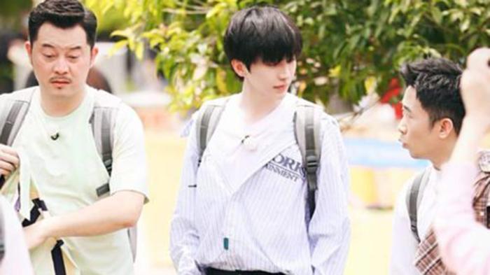 只顾|两大王牌综艺颜值担当,一人录节目已彻底放开,一人却只顾着耍帅