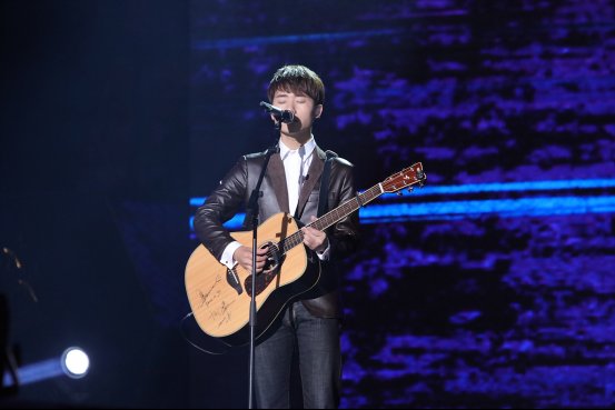  依旧|他是最惨《中国好声音》冠军，再次参赛轻松夺冠，却依旧不火！