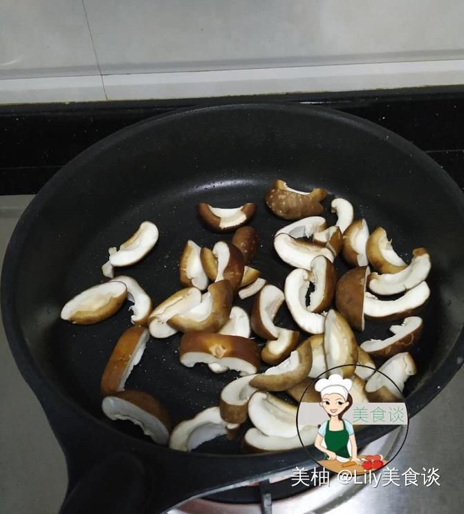  香菇|孩子不吃素菜，我用两样素菜一起炒，清香爽脆，上桌孩子吃个精光