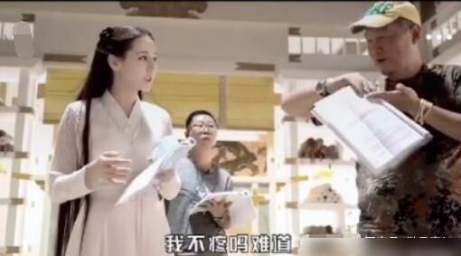  尾巴|枕边书花絮：热巴在线扭屁股，拉出假尾巴叫“跟拔腿毛一样疼”