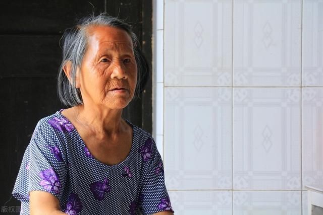 老人|三位老人的悲惨结局提醒大家：你年轻时有多蛮横，晚景就有多凄凉