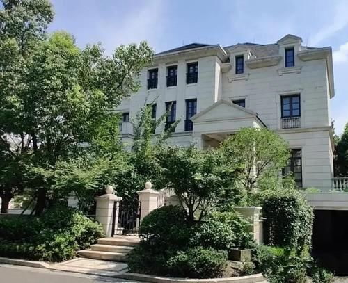  影视公司|“别墅被占用拍剧”后续，房主：女主睡了我的床，要求赔300万