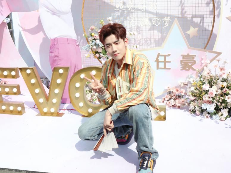  姜贞羽|姜贞羽携恋爱节目来袭，与任豪搭档cp感满满，我承认我酸了