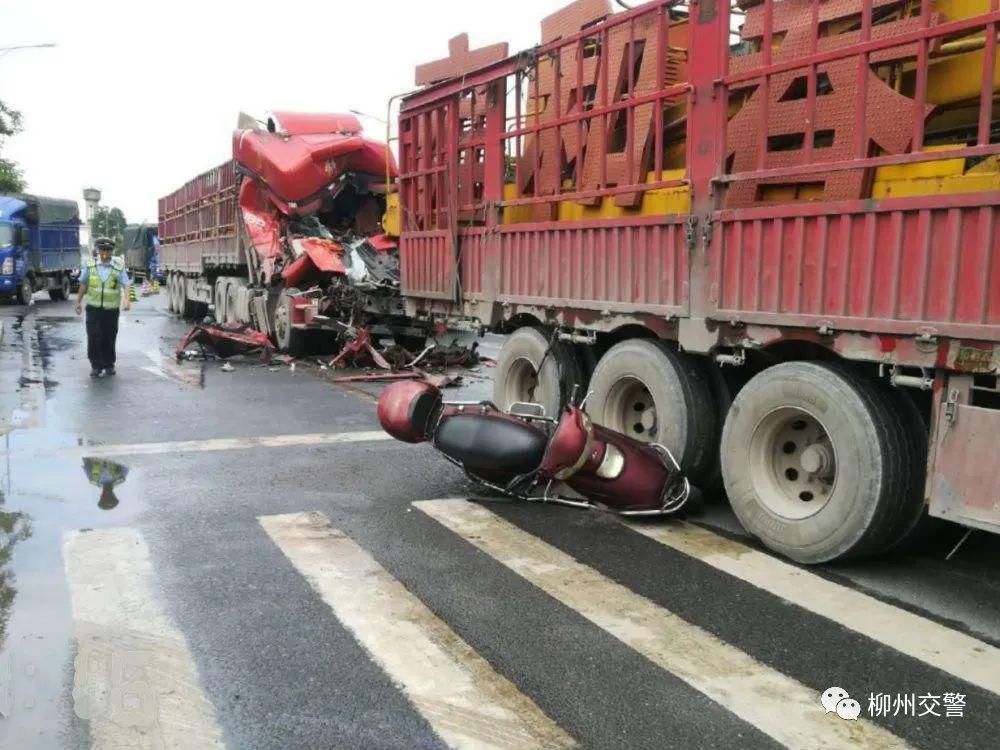  碾压|两客一危一货丨惊险！柳长路大货车追尾，电动车瞬间被碾压…