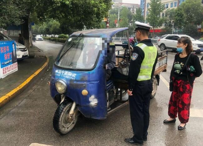 交警|“两节”期间 监利交警持续开展“两车”专项整治