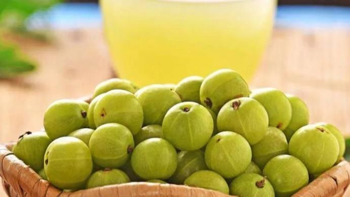 小梨盅|【养生厨房】今日菜品——《雪梨咕咾肉+小梨盅》