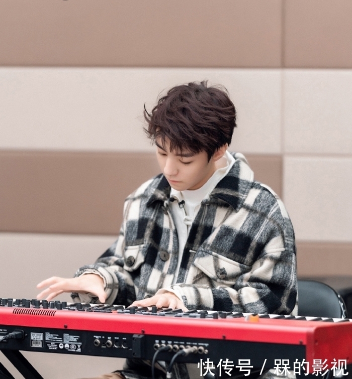 萧敬腾|表演系不怕表演,王俊凯示范壁咚,成新乐队团宠