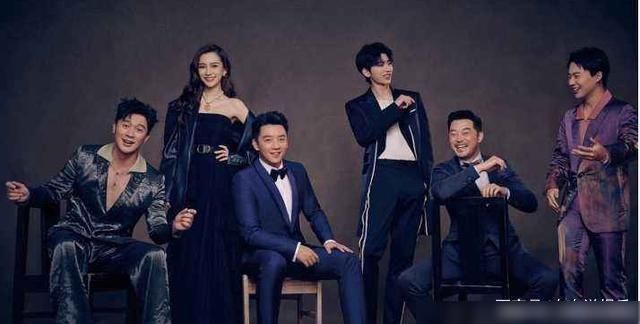  字幕|Baby和蔡徐坤组情侣，一旁的字幕亮了，网友：这么怕黄教主？