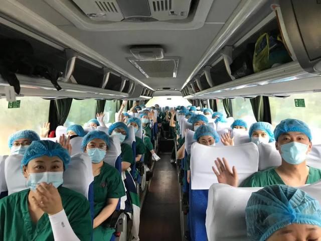  凌晨|出发了！凌晨，她们的朋友圈让人泪目