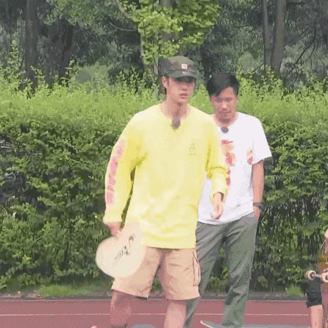  位坐|王一博：好歹也是位坐拥千万粉丝的男神，要不要过得这么糙？