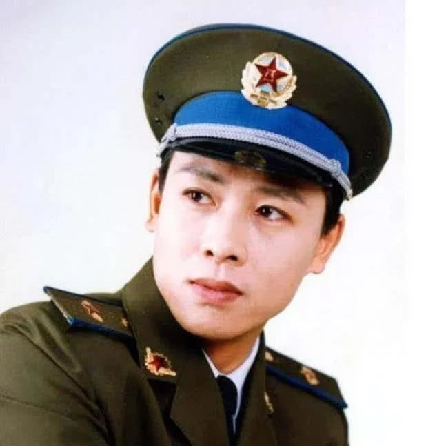 孩子|他出道就是巅峰,曾和原配妻子闹过3次离婚,如今依然相守至今