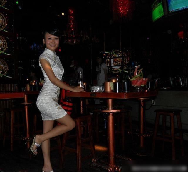  剩饭|女怕嫁错郎！前央视主持人，嫁富豪遭家暴吃剩饭，仍旧不愿意离婚