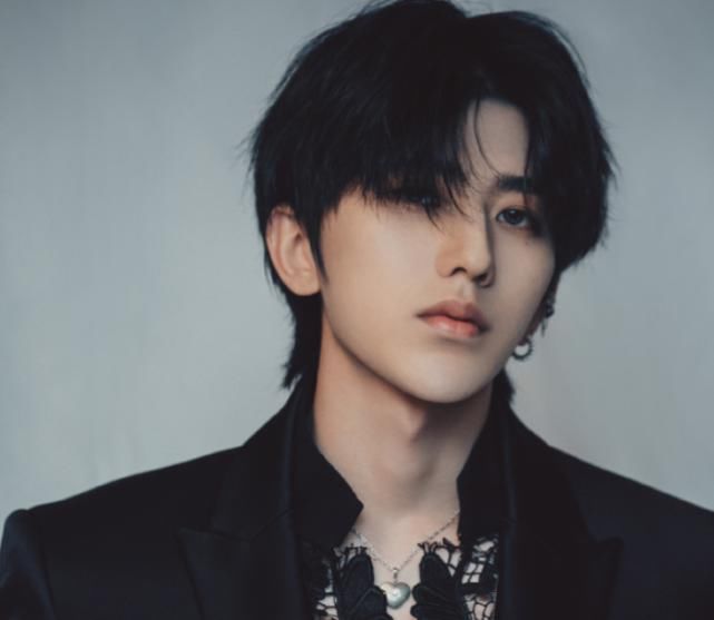  实力|网传李荣浩加盟“好奇夜”，嘉宾阵容豪华，看到蔡徐坤追定了！