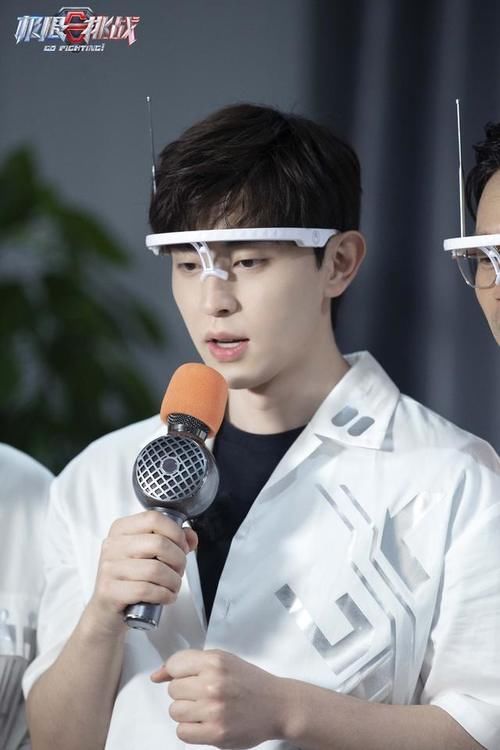  人帮|《极限挑战》收官，邓伦眼红肿，愿意做他们一辈子的弟弟