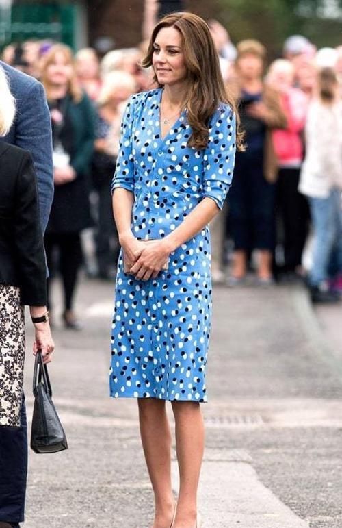 夏日|波点连衣裙来袭,get浓浓的复古风情,拯救你的夏日时尚