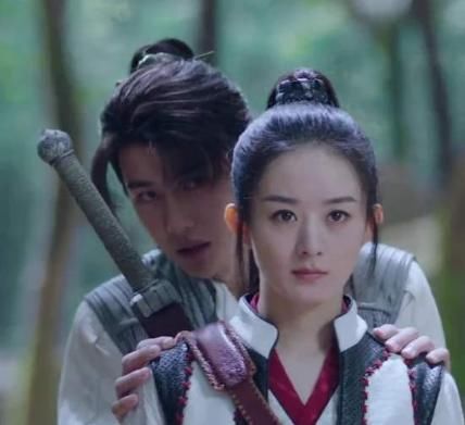 娱乐圈中|最受欢迎女演员大洗牌，杨紫无缘前四，赵丽颖第二，看到榜首：霸屏女神！