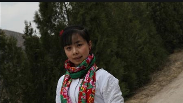 大道|凭《星光大道》出名,后回到农村种田,如今放牛带娃成日常