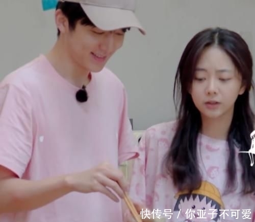  受宠|张新成早上起床为谭松韵煎鸡蛋，有谁留意她说了啥？难怪会这么受宠