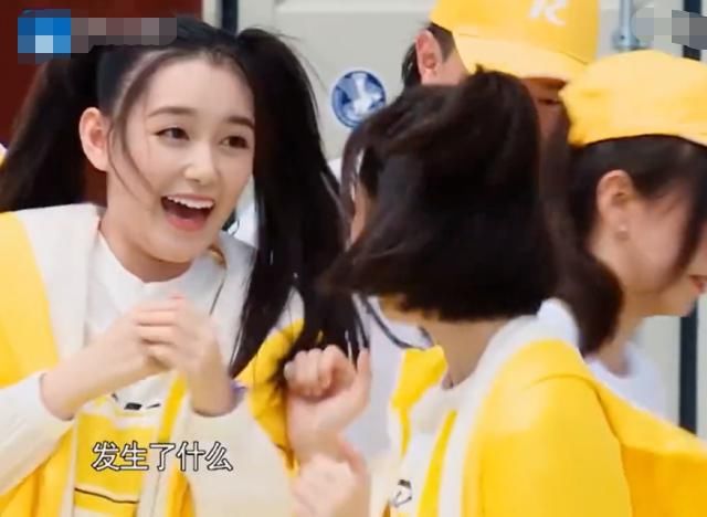  依依|蒋依依眼线画太粗，一下水后不小心脱妆，再看正脸：形象全无！