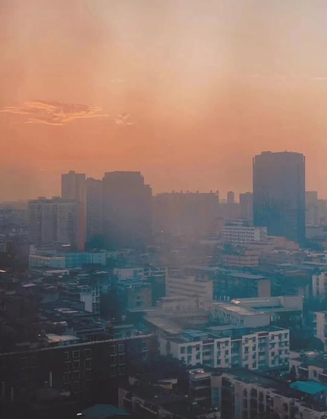 咖啡馆|散步去咖啡馆的人