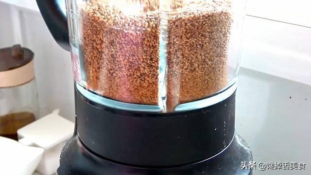  简单|芝麻香油不用去买了，500克芝麻做了半碗香油，方法简单味道纯正