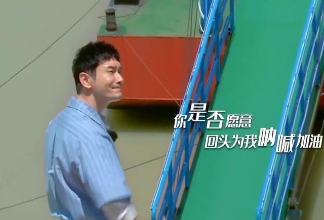  暴汗|《中餐厅》黄晓明搬18个箱子，暴汗脱妆引热议，妆前妆后判若两人