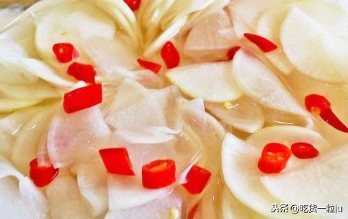 洗干净|腌萝卜时,万万不可直接放盐,顺序对了,萝卜酸脆更入味