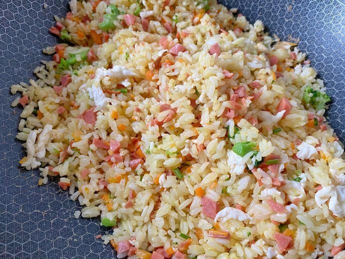  米饭|如何做出粒粒金黄的蛋炒饭？大厨手把手来教你！秘诀其实很简单