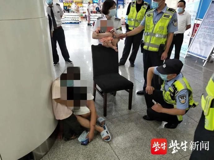  南京|年轻女子带两个孩子来南京会网友，回程车费不够竟要扔下一个