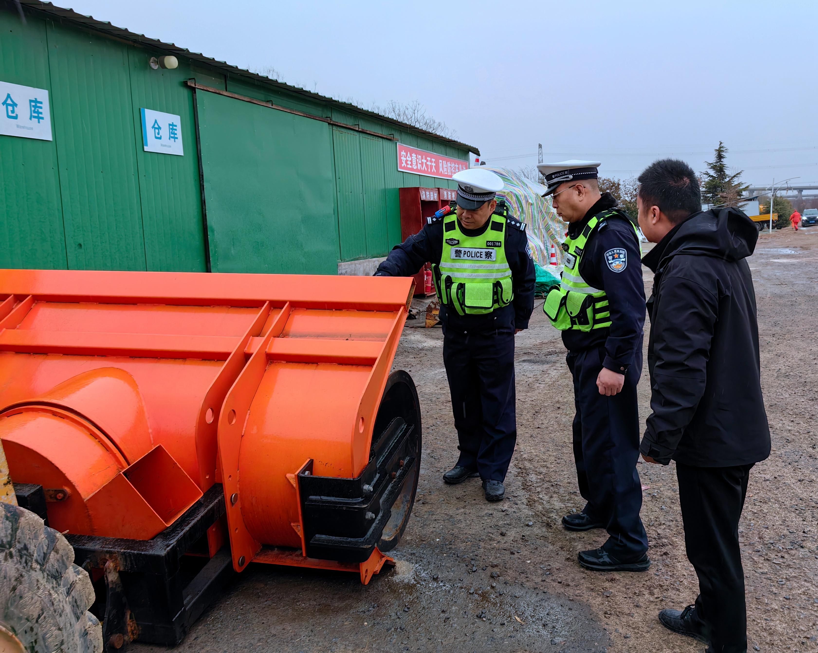 保证全时段见警察、见警车、见警灯 河南高速交警发布寒潮天气出行提醒