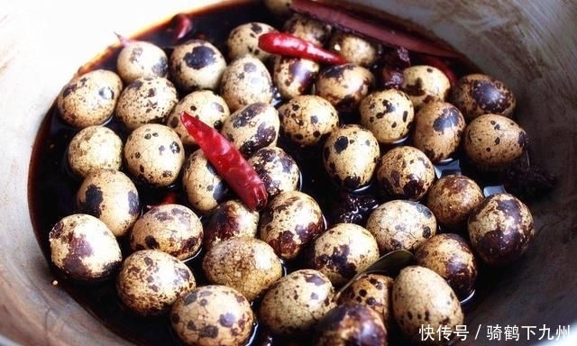 好吃|做了十年秘制鹌鹑蛋的阿姨,教我做鹌鹑蛋的方法,鹌鹑蛋入味好吃