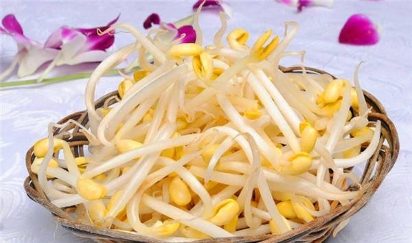 发黄|女生皮肤发黄缺水？吃这4菜4果，皮肤水润白皙，比化妆品还好用！