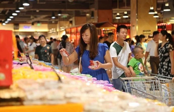 超市|超市的月饼摆得琳琅满目,为何中秋后突然不见了,它们去哪了?