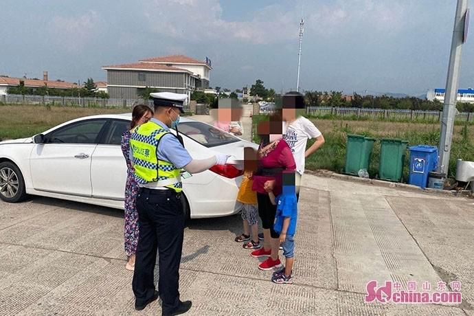  孩子|5座车竟坐4个大人3个小孩 严重超员被罚款记分