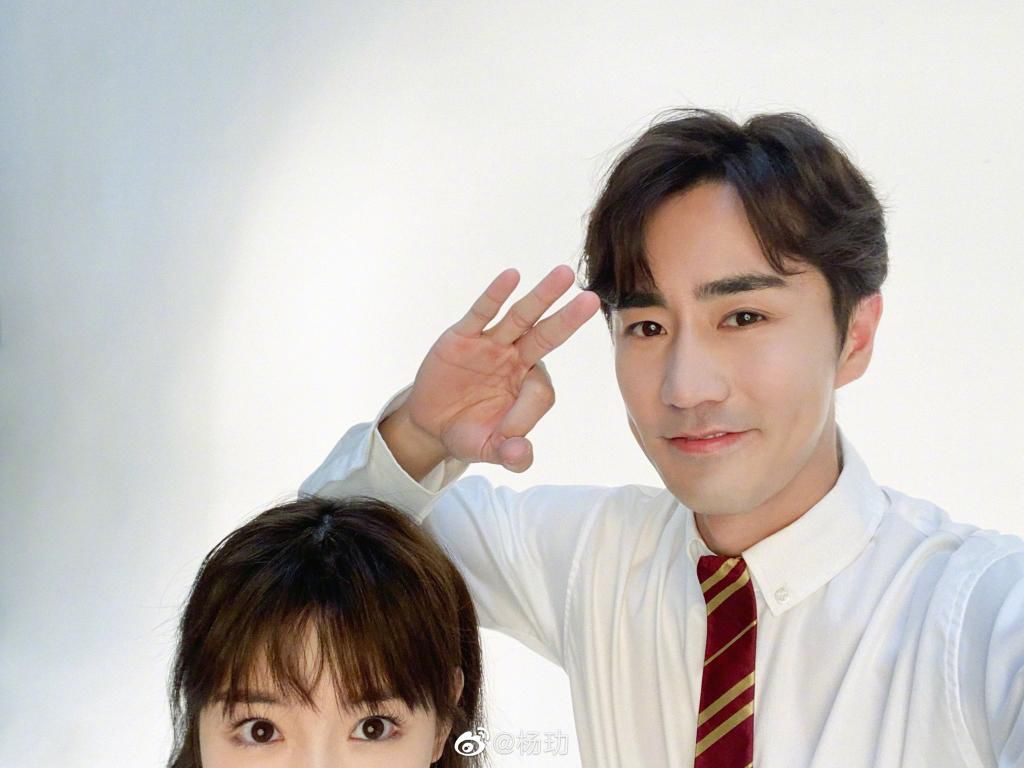  合体|《三十而已》收官！杨玏毛晓彤晒合体自拍，最萌身高差CP感十足