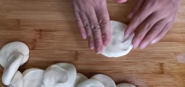  婆婆|婆婆每次来都让我做的卷饼，一次烙两张，薄如纸，又软又劲道。