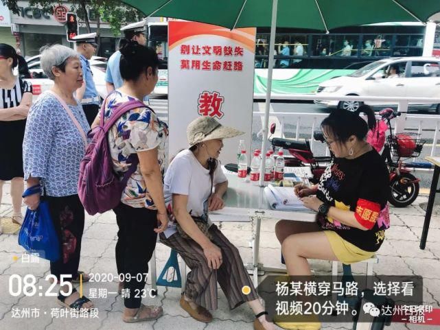 耍横|乱穿马路，当街耍横，还咬伤交警…拘留10天！