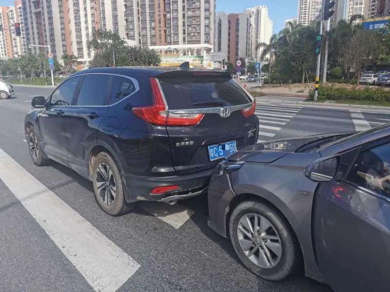  警察|斗门男子买小车不敢开出门！半夜却开出去找警察投案...