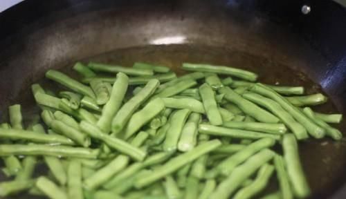 1勺牛肉酱|这菜百吃不厌,多加了1勺酱,味道大大提升,又香又好吃,很下饭