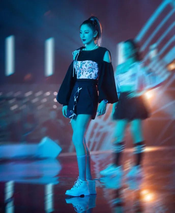 造型|张雨绮真是难得一见的大美人!怪异奇葩的舞台造型,换上依旧美艳